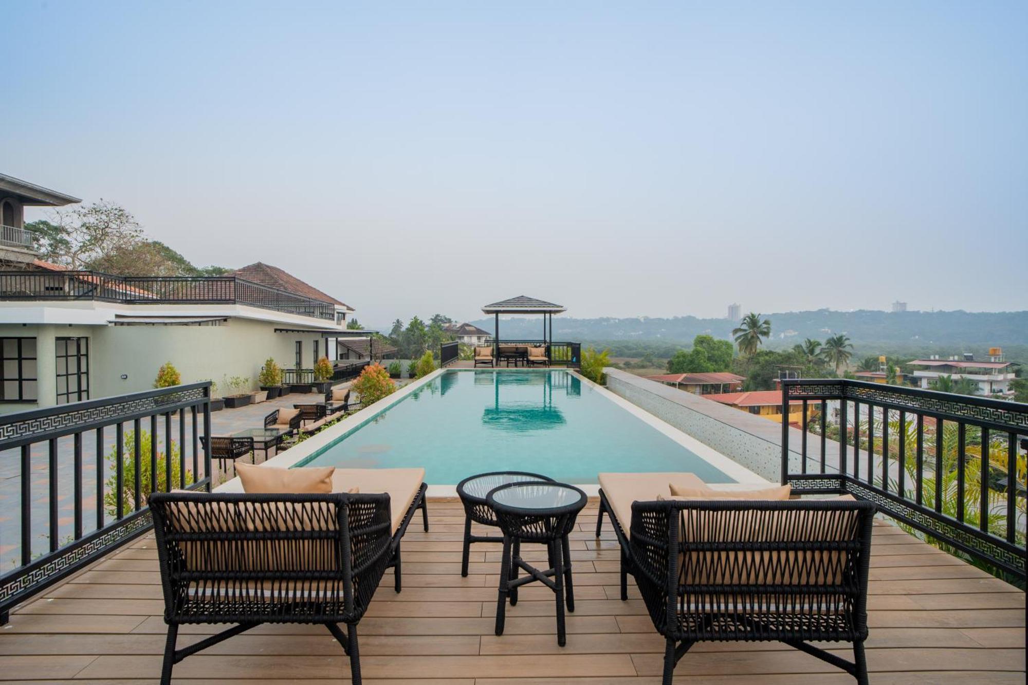 Elivaas 1 Bhk With Rooftop Pool - Kamerios Verano Apartment Nerul (Goa)