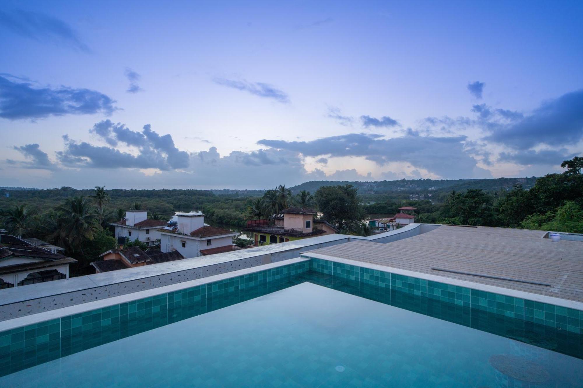 Elivaas 1 Bhk With Rooftop Pool - Kamerios Verano Apartment Nerul (Goa)