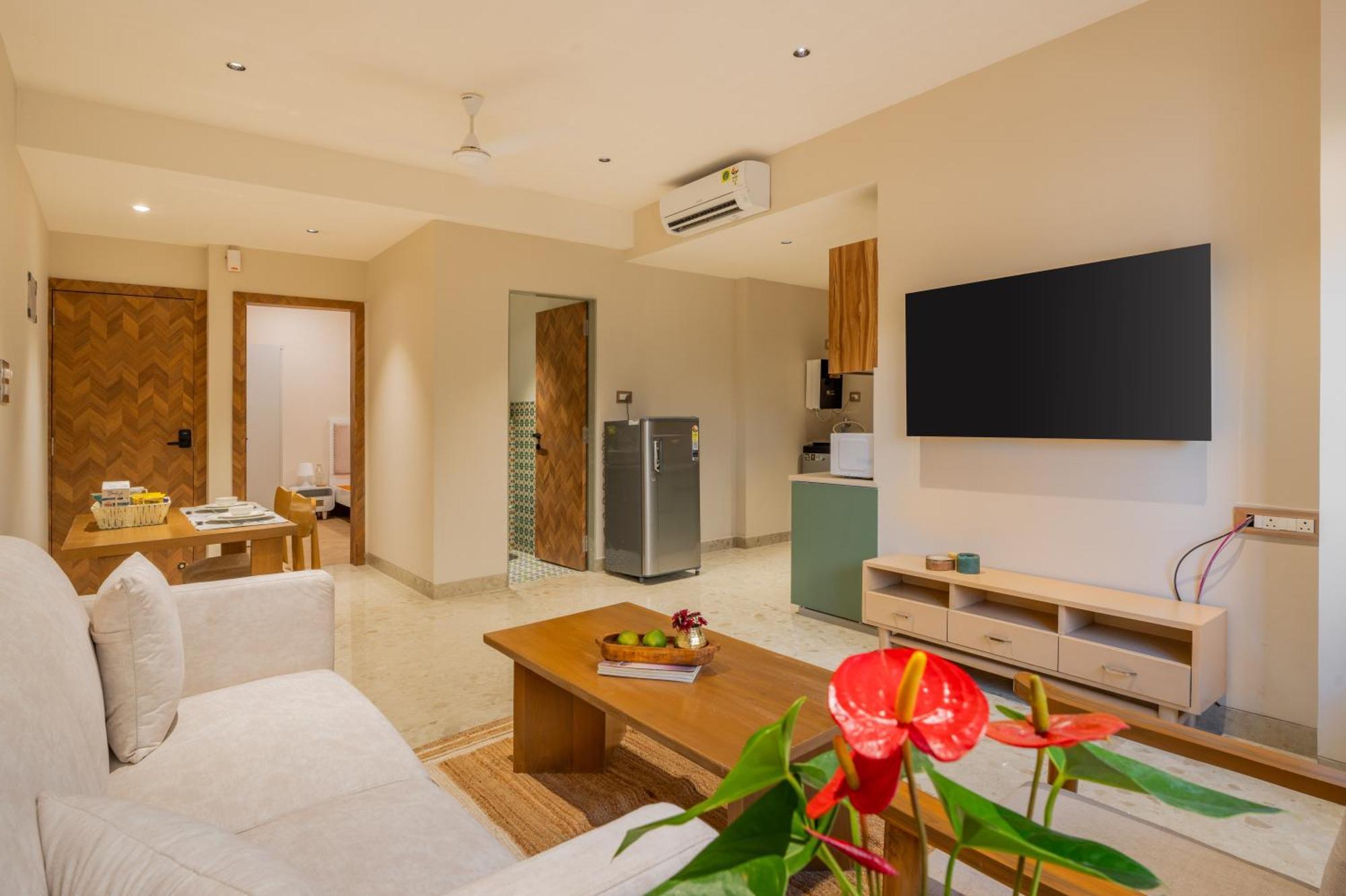 Elivaas 1 Bhk With Rooftop Pool - Kamerios Verano
