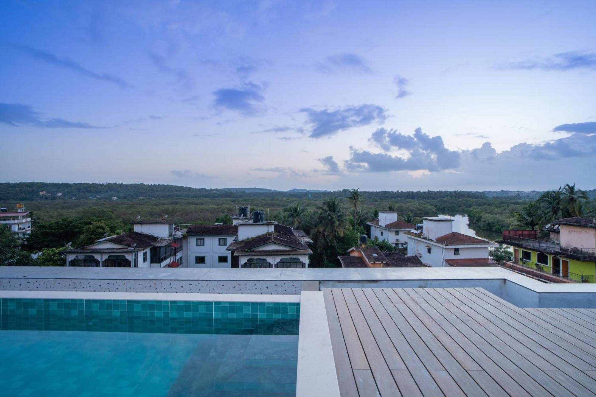 Elivaas 1 Bhk With Rooftop Pool - Kamerios Verano Apartment Nerul (Goa)