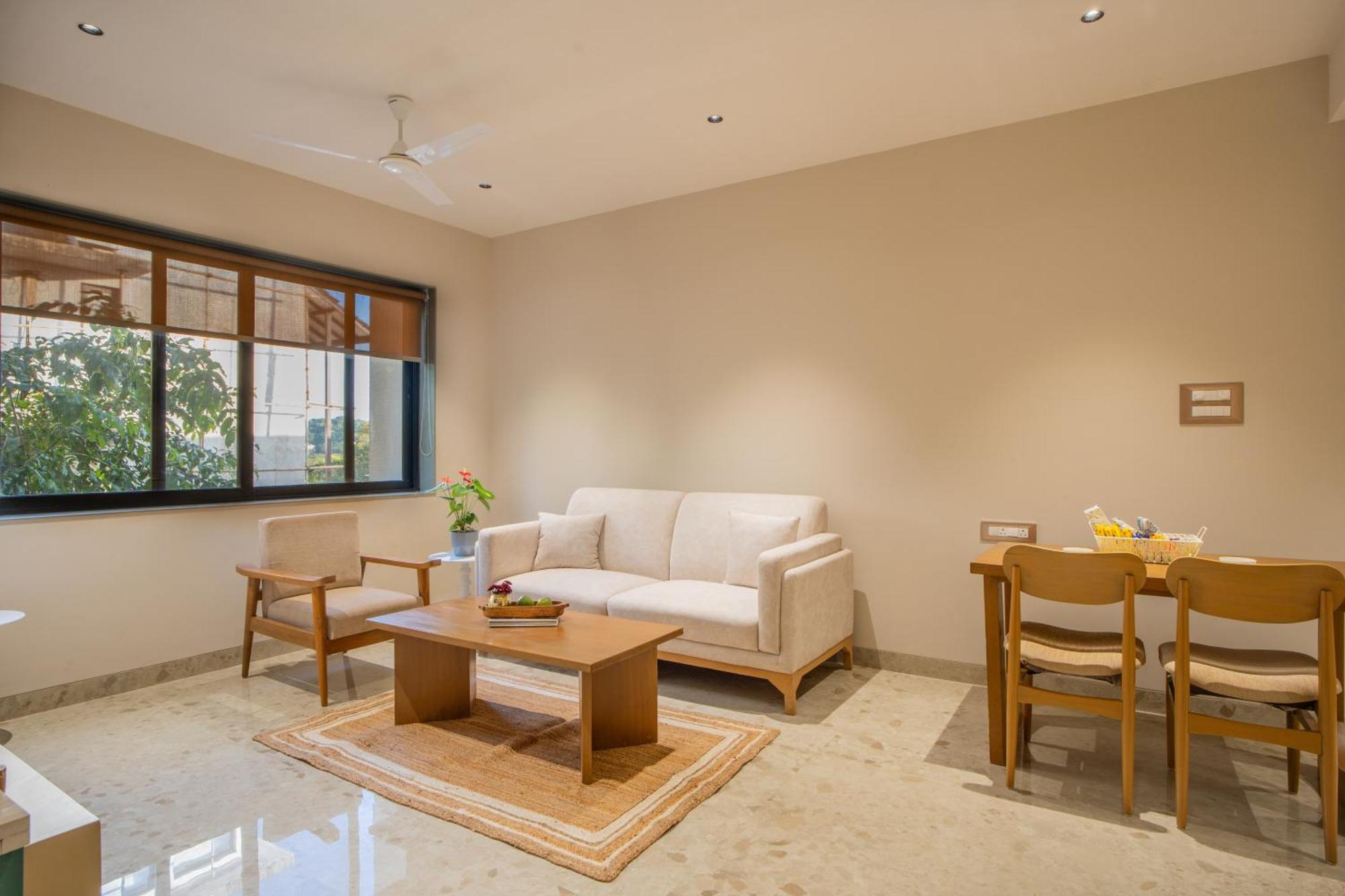 Elivaas 1 Bhk With Rooftop Pool - Kamerios Verano Apartment *