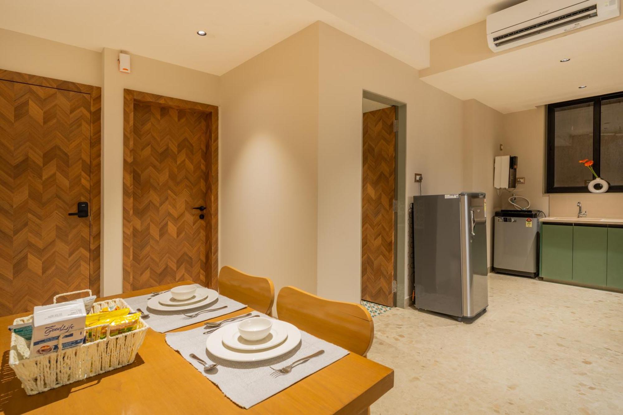Elivaas 1 Bhk With Rooftop Pool - Kamerios Verano *