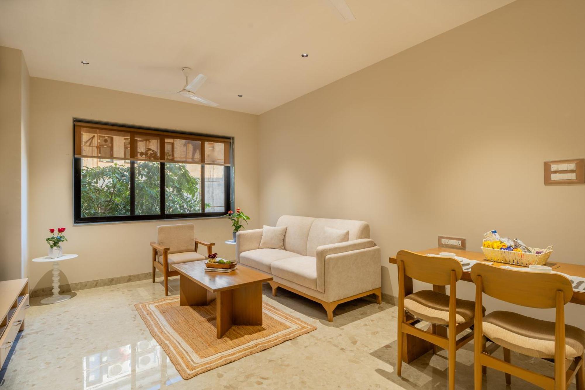 Elivaas 1 Bhk With Rooftop Pool - Kamerios Verano *