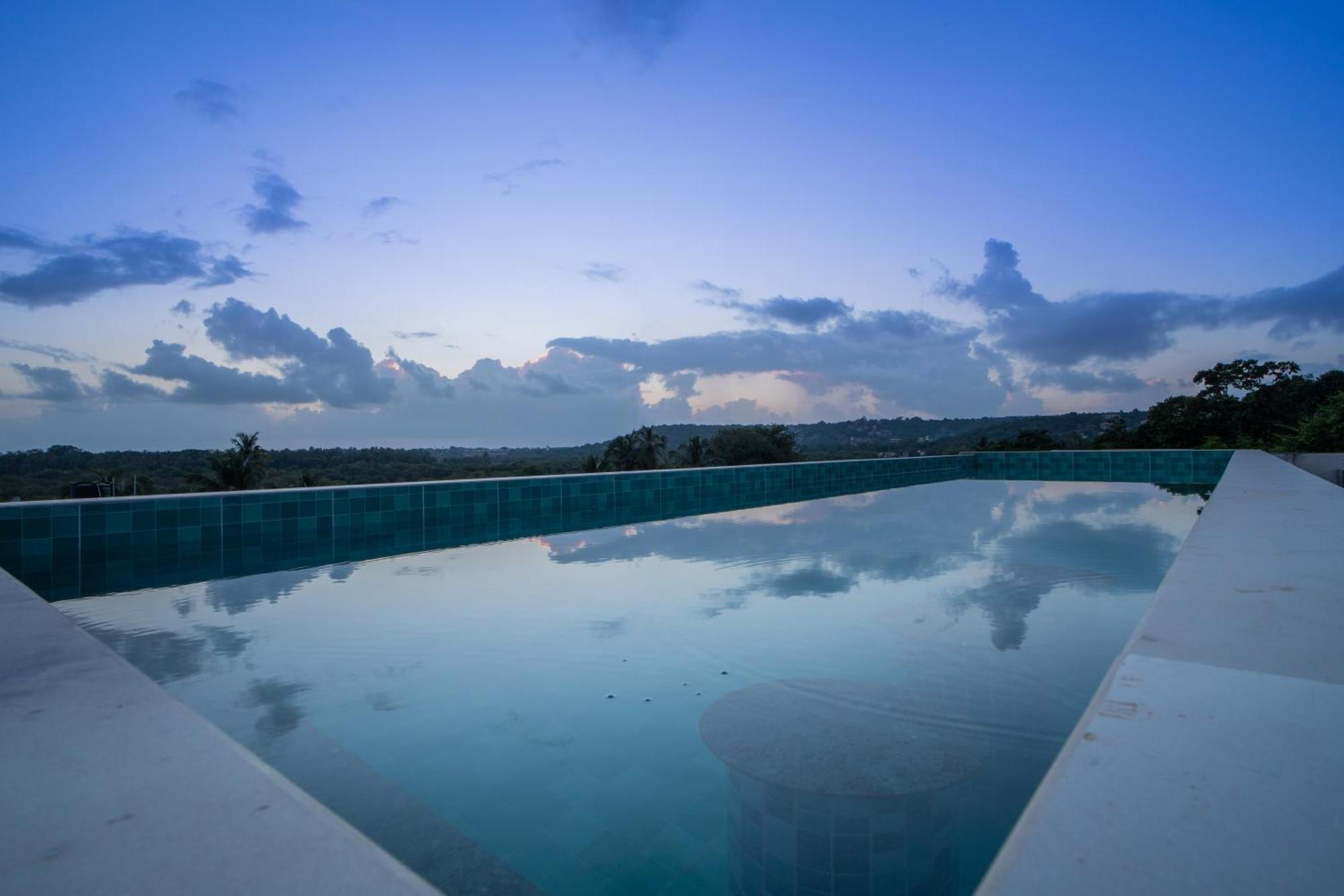 Elivaas 1 Bhk With Rooftop Pool - Kamerios Verano * Nerul (Goa)