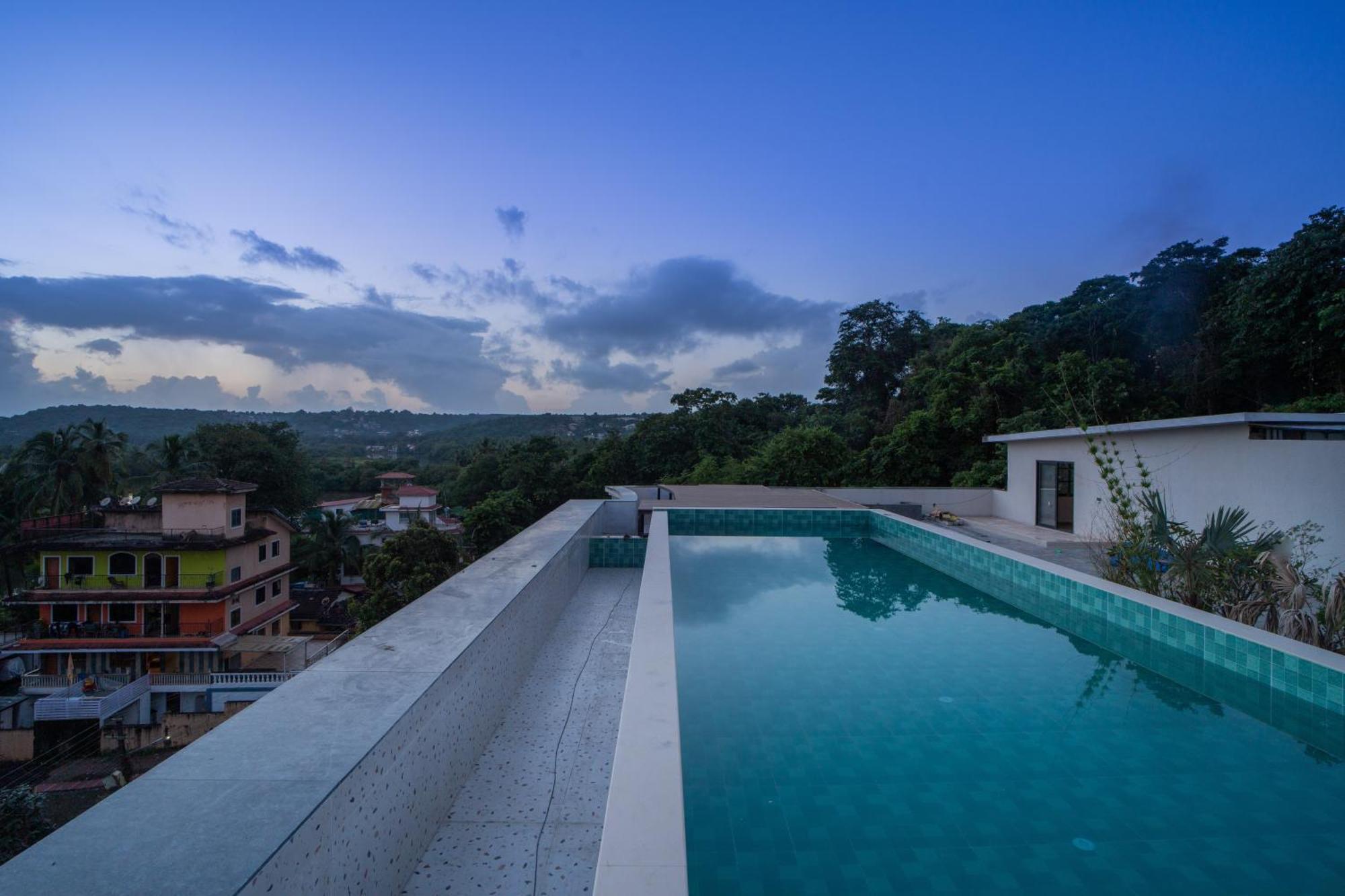 Elivaas 1 Bhk With Rooftop Pool - Kamerios Verano Apartment *