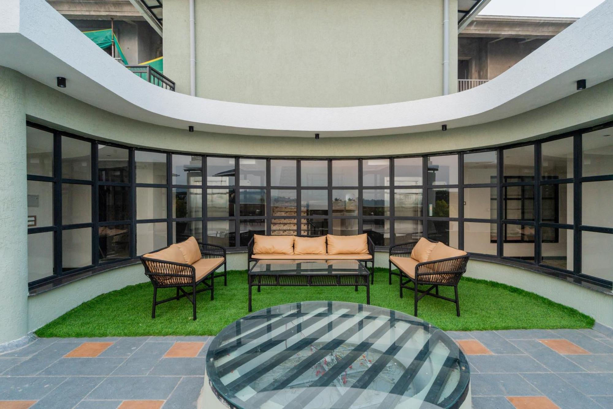 Elivaas 1 Bhk With Rooftop Pool - Kamerios Verano Apartment Nerul (Goa)