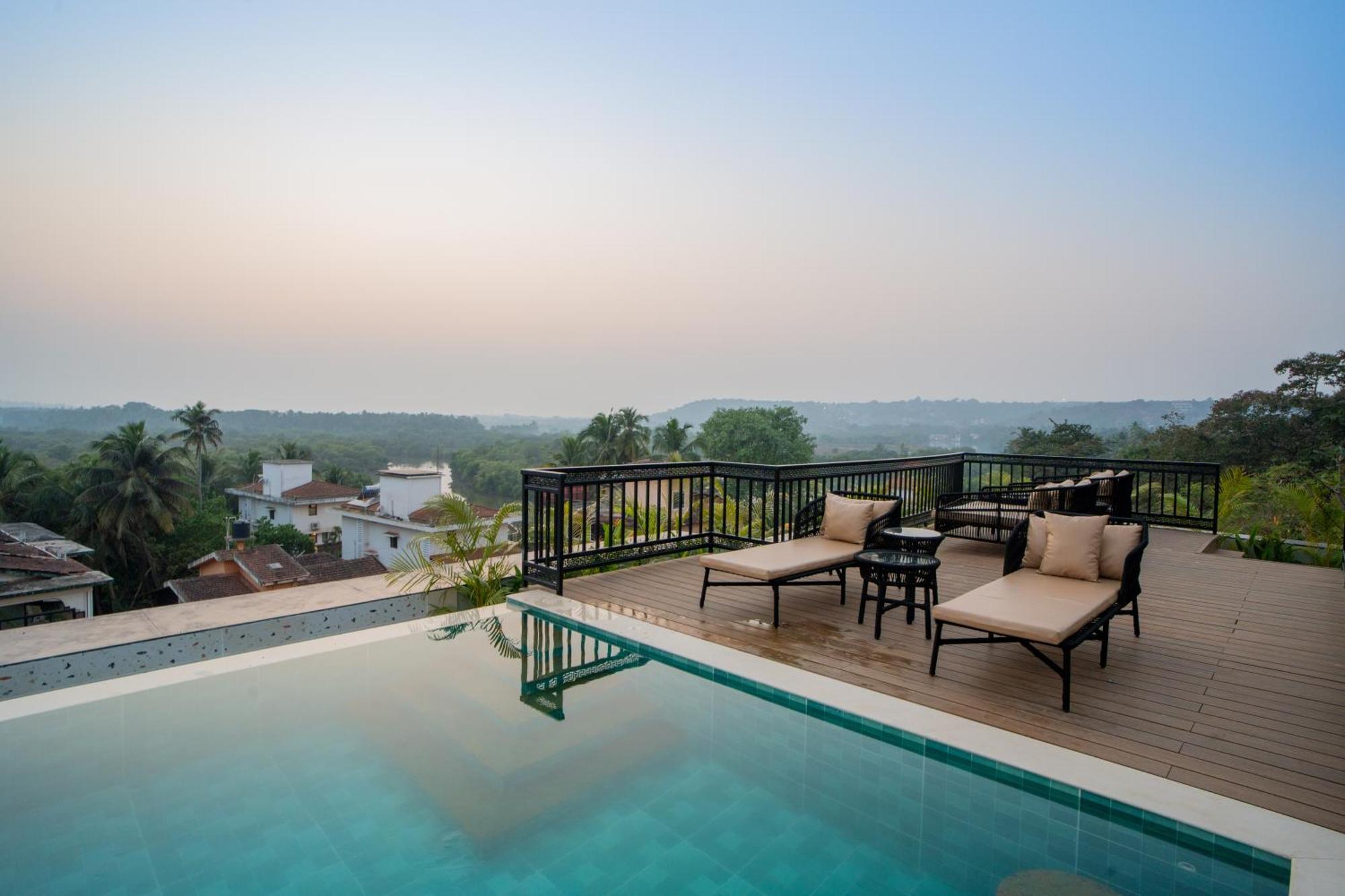 Elivaas 1 Bhk With Rooftop Pool - Kamerios Verano